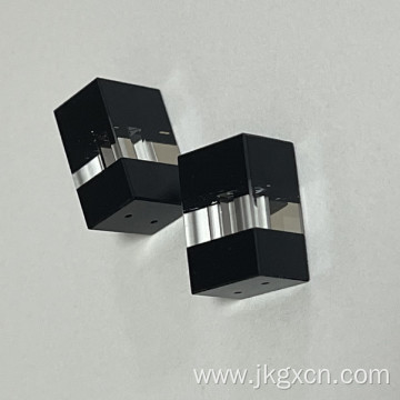 Black and white quartz flow cells